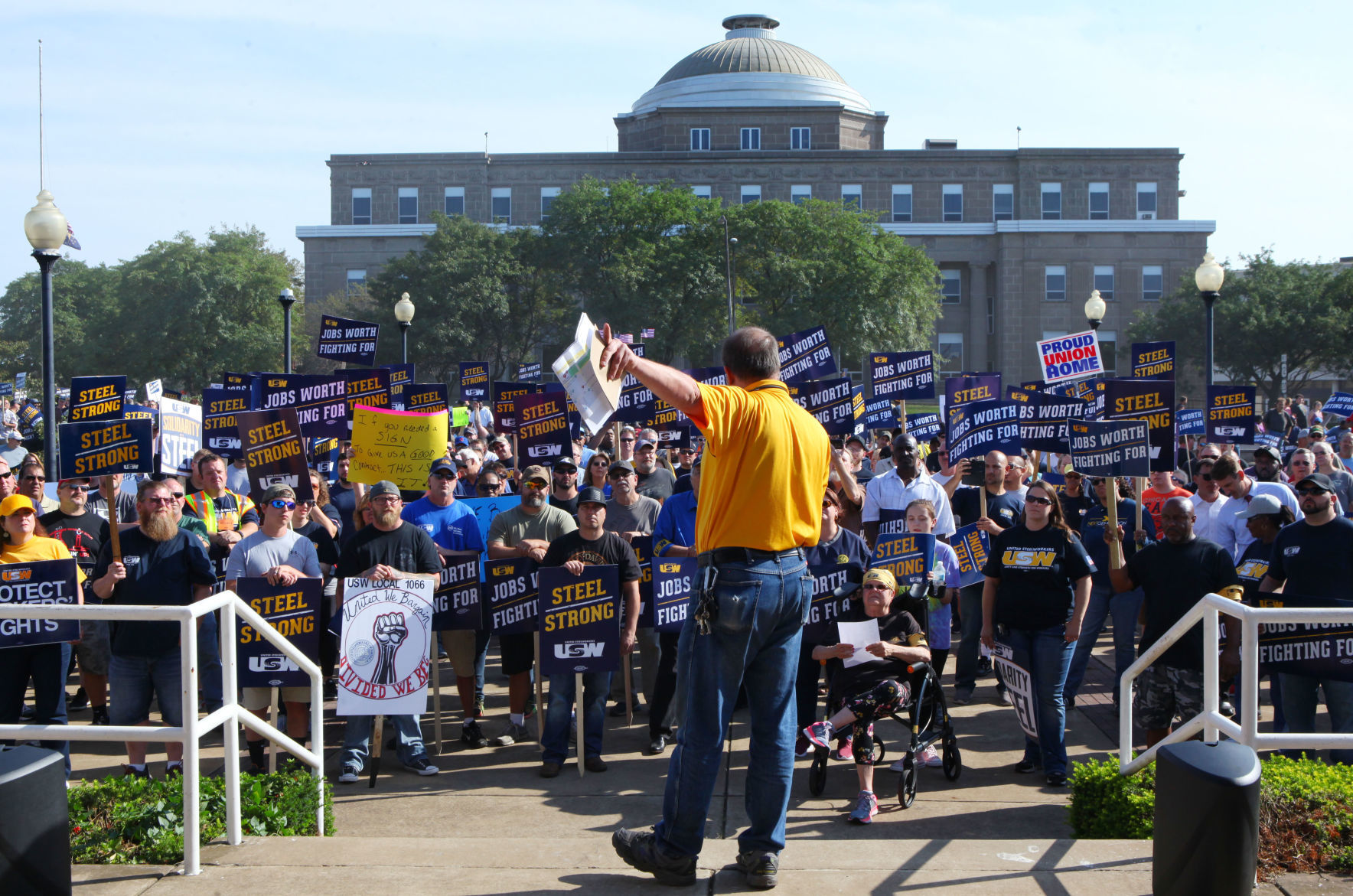 Steelworkers rally in Gary